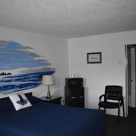 Lighthouse Cove Inn باندون المظهر الخارجي الصورة A room at the motel