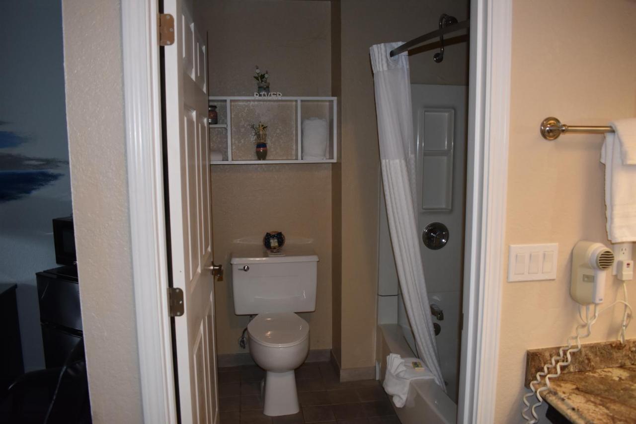 Lighthouse Cove Inn باندون المظهر الخارجي الصورة Bathroom