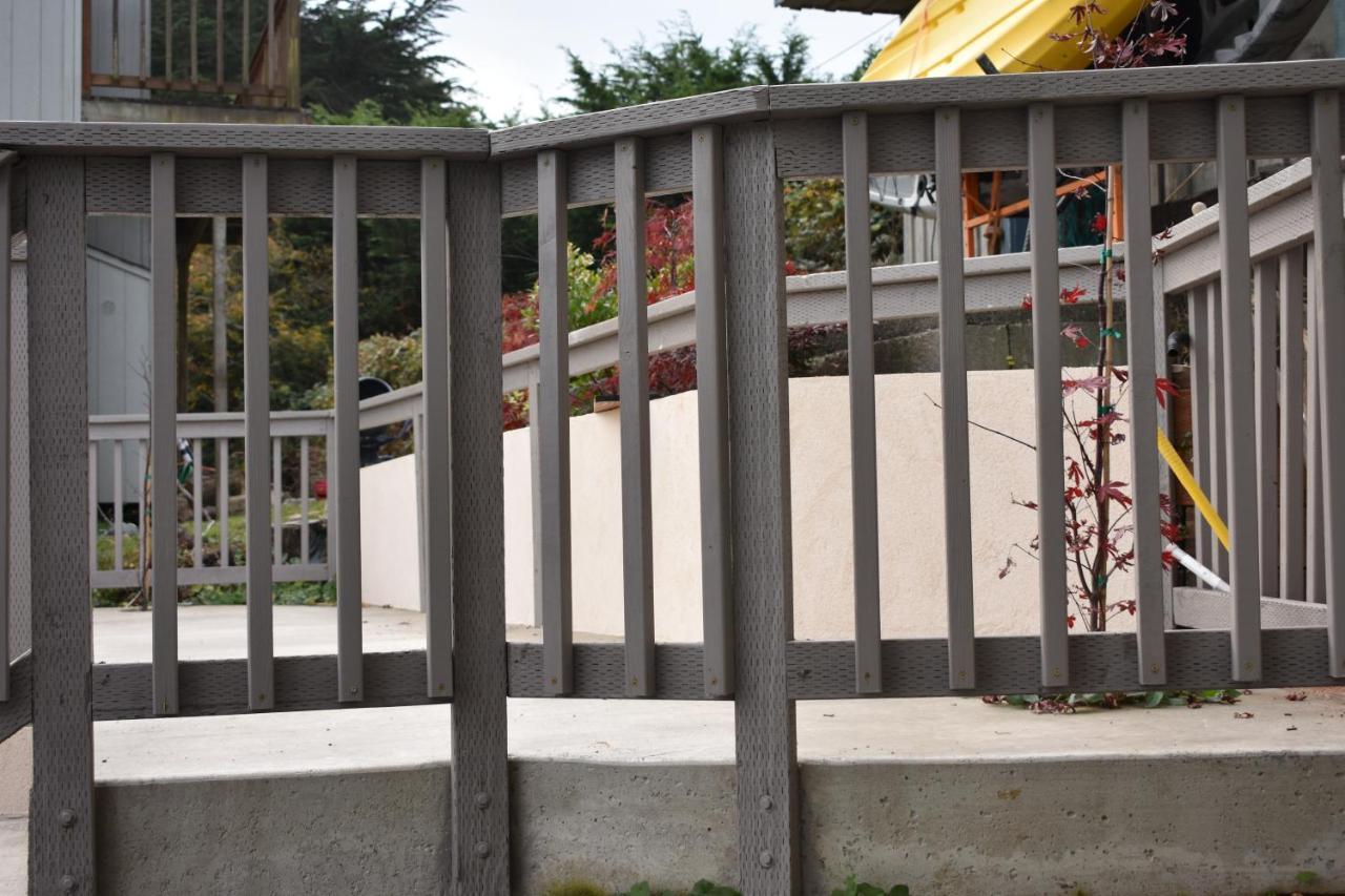 Lighthouse Cove Inn باندون المظهر الخارجي الصورة A residential picket fence
