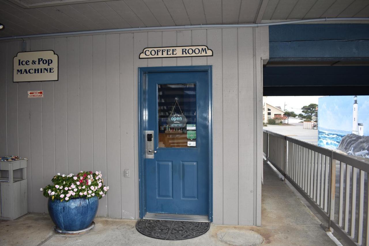 Lighthouse Cove Inn باندون المظهر الخارجي الصورة The coffee room at the airport