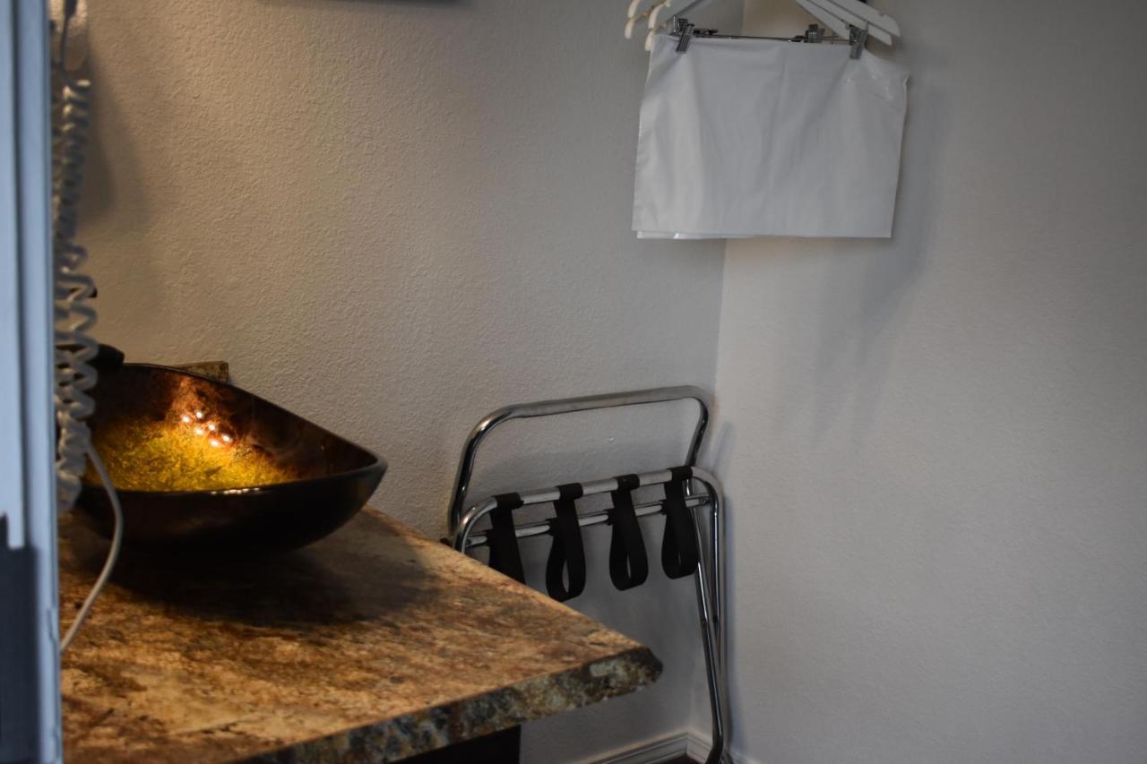 Lighthouse Cove Inn باندون المظهر الخارجي الصورة A tea bag warmer