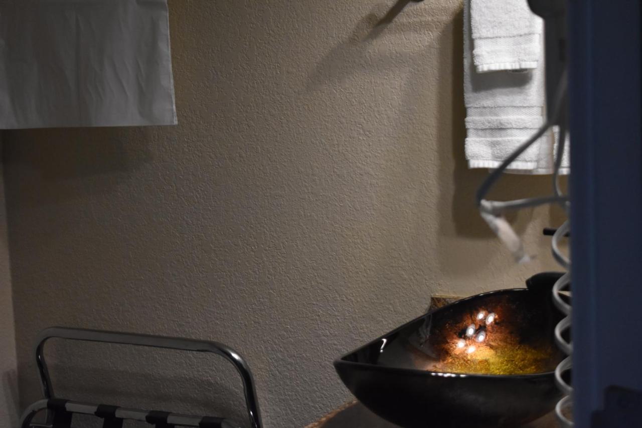 Lighthouse Cove Inn باندون المظهر الخارجي الصورة A pot of boiling oil