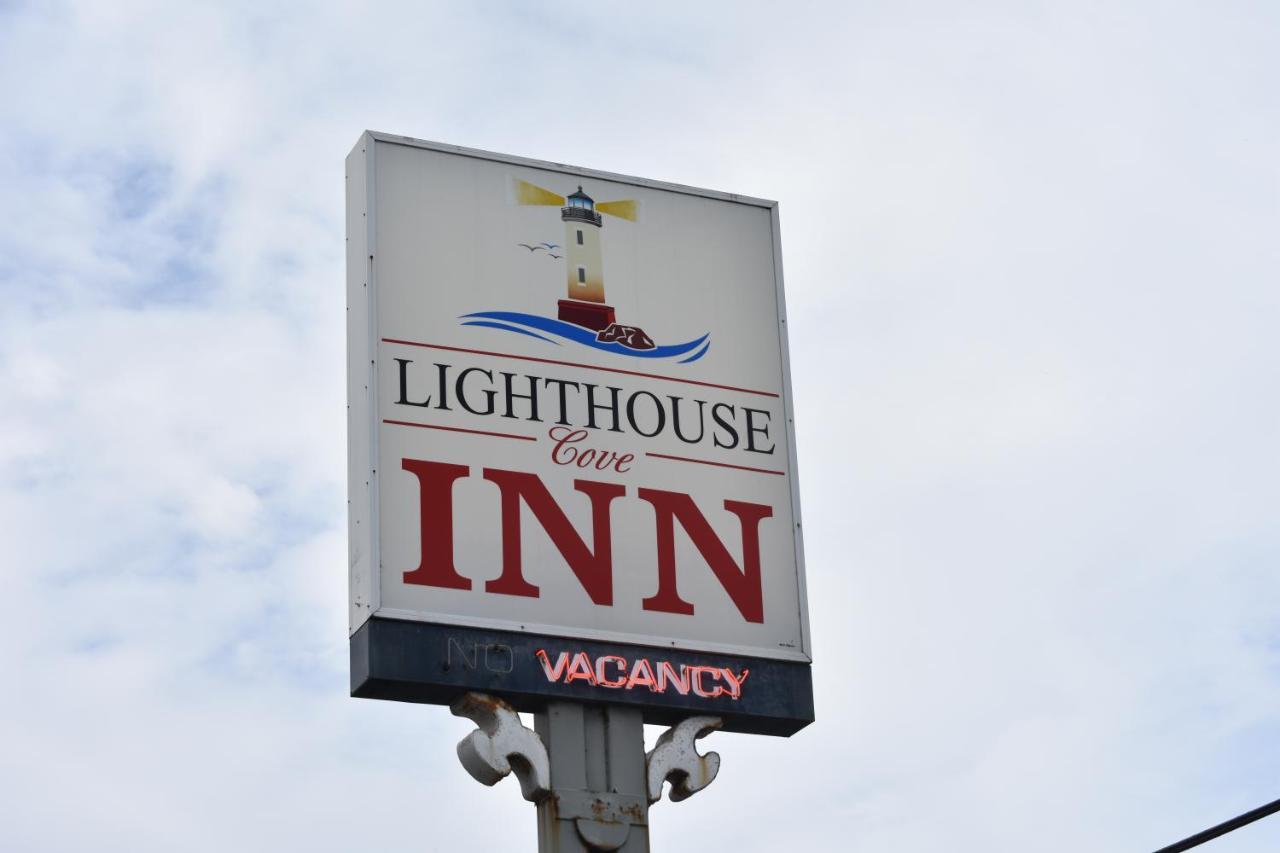 Lighthouse Cove Inn باندون المظهر الخارجي الصورة The sign for the Lighthouse Inn