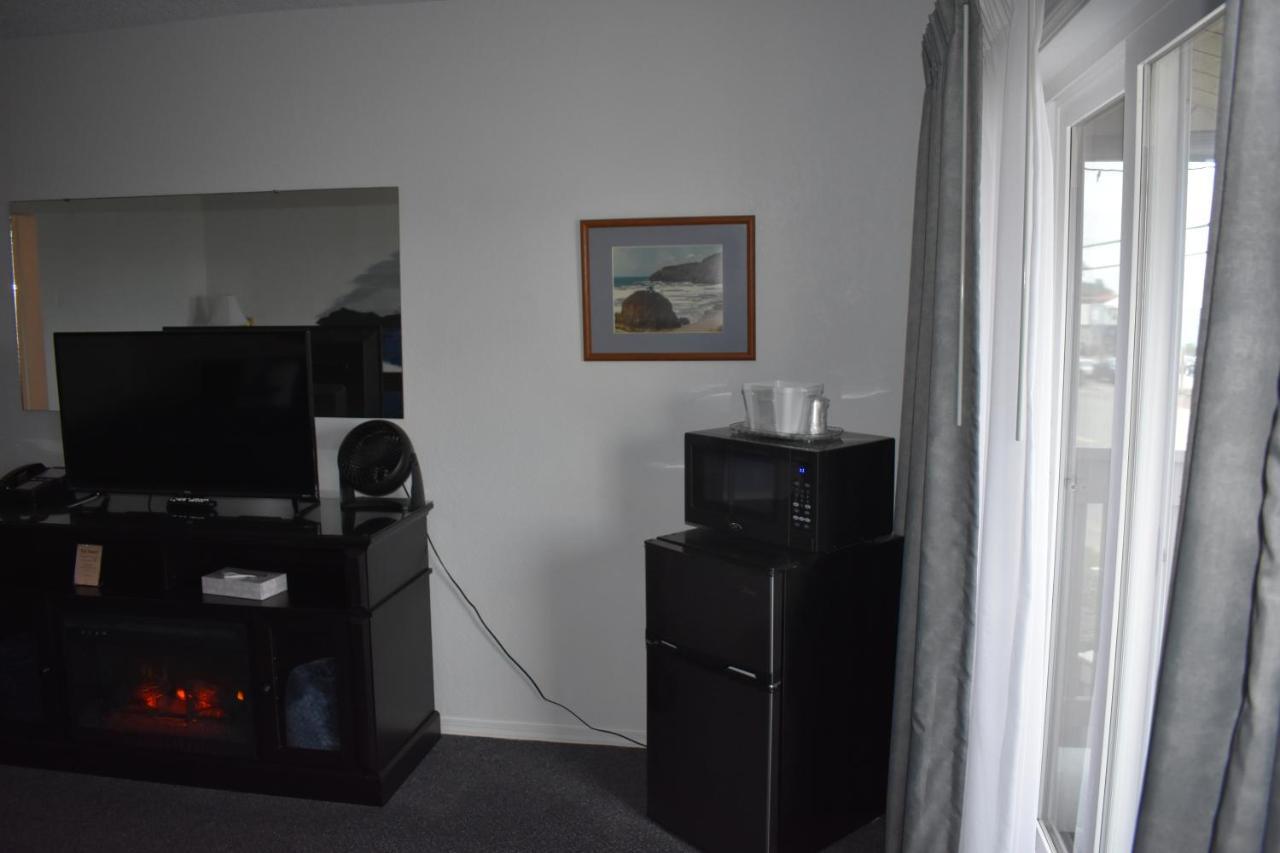 Lighthouse Cove Inn باندون المظهر الخارجي الصورة A typical dorm room at the University of Washington