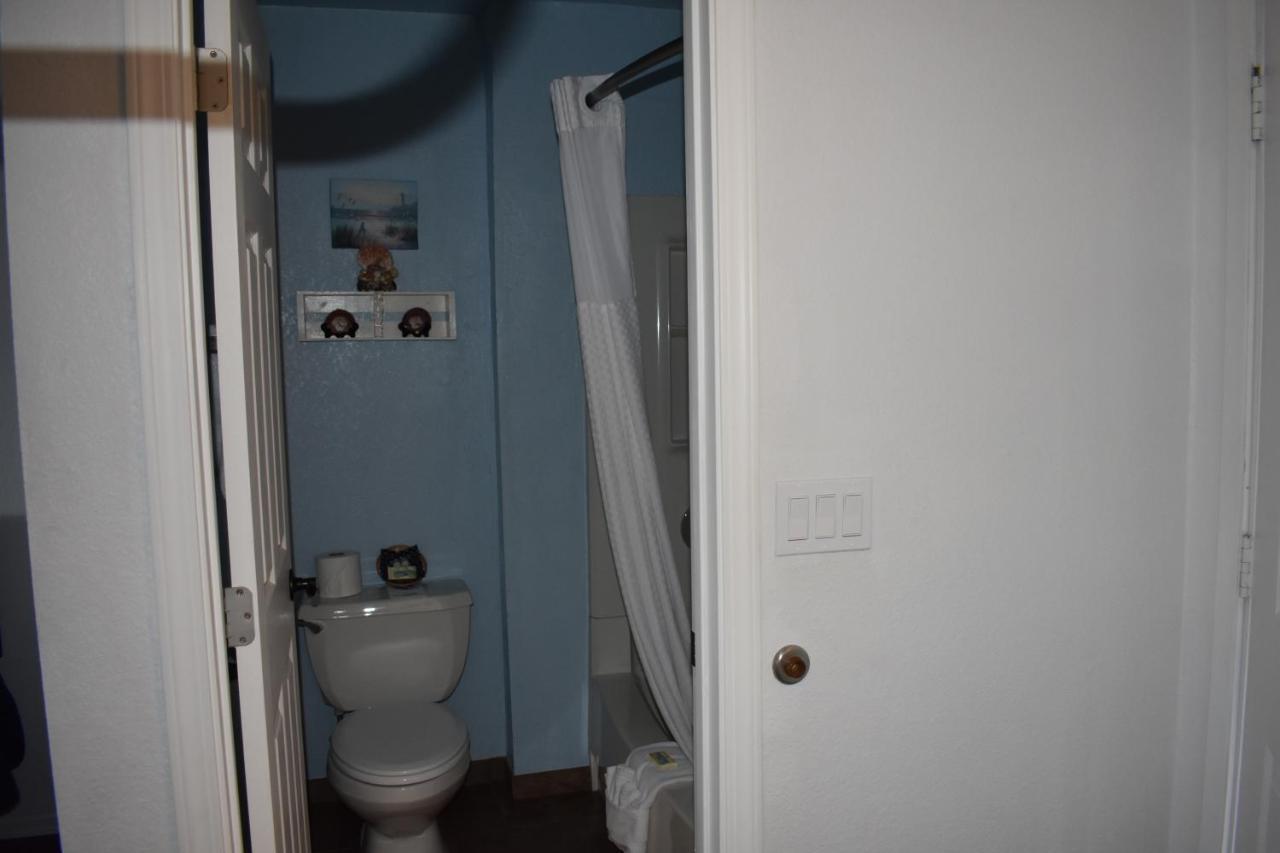 Lighthouse Cove Inn باندون المظهر الخارجي الصورة Bathroom