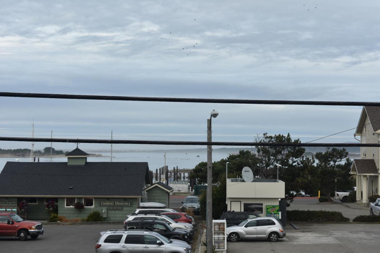Lighthouse Cove Inn باندون المظهر الخارجي الصورة View of the airport from the town of Port Angeles