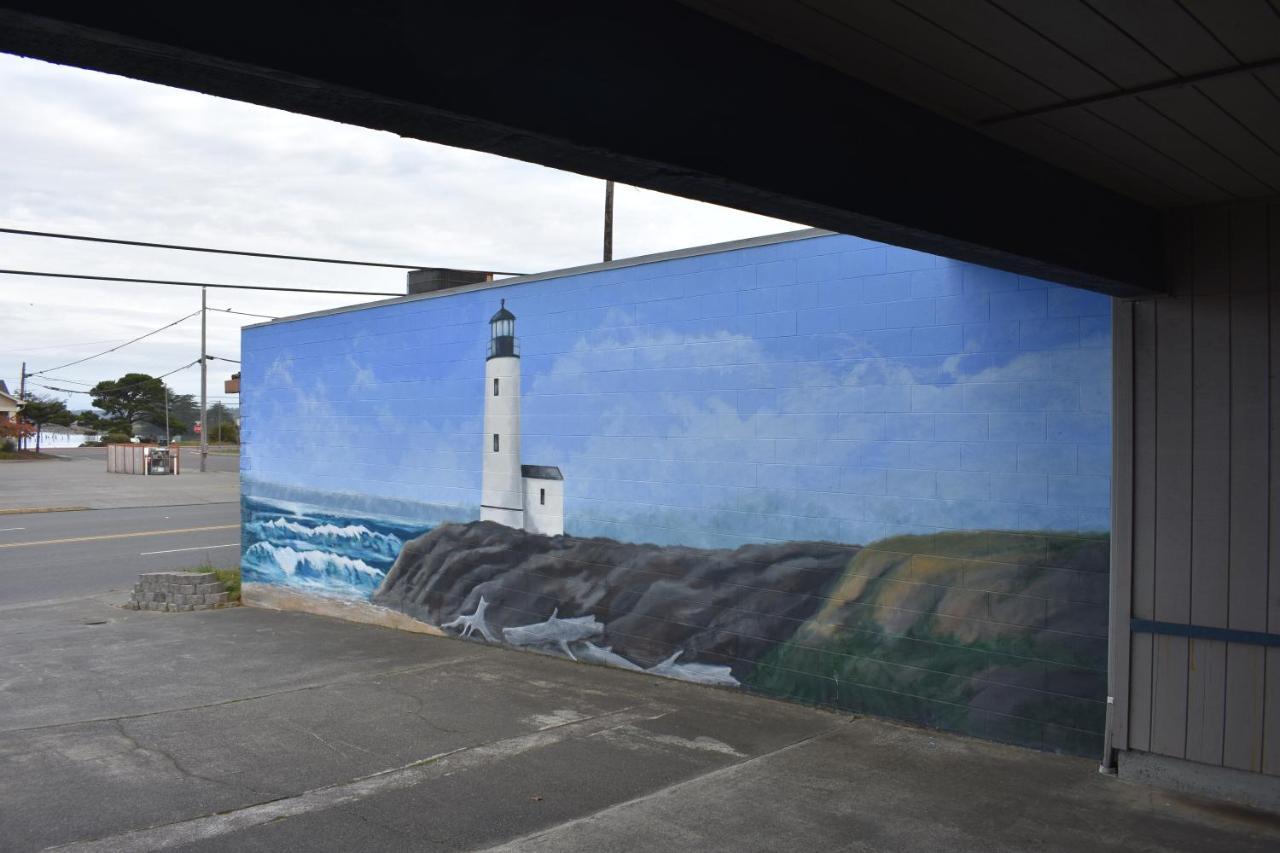 Lighthouse Cove Inn باندون المظهر الخارجي الصورة Mural of Point Arena Light