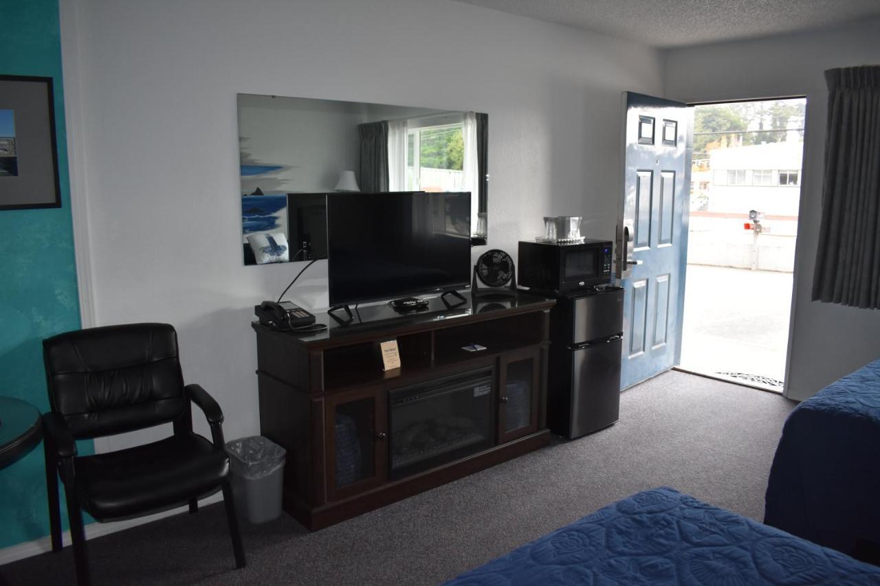 Lighthouse Cove Inn باندون المظهر الخارجي الصورة A room at the motel